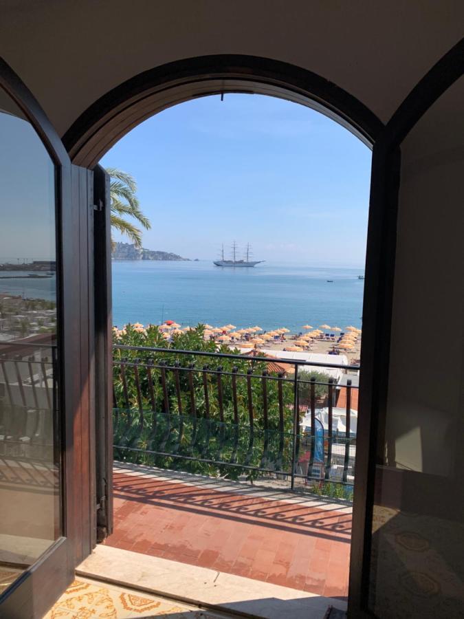 Appartamento Taormina Giardini-Naxos Екстериор снимка